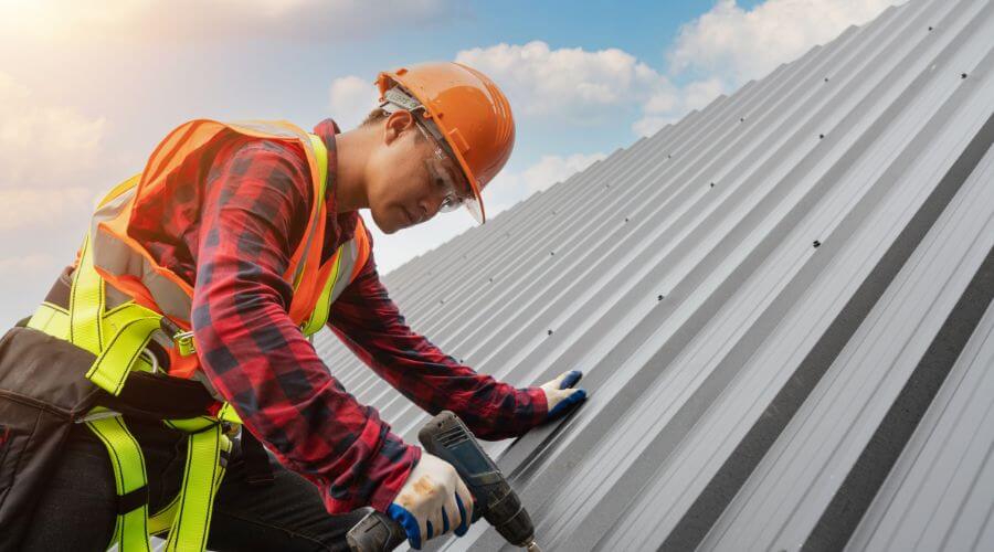 Professional gutter cleaning in West Ridge, AR